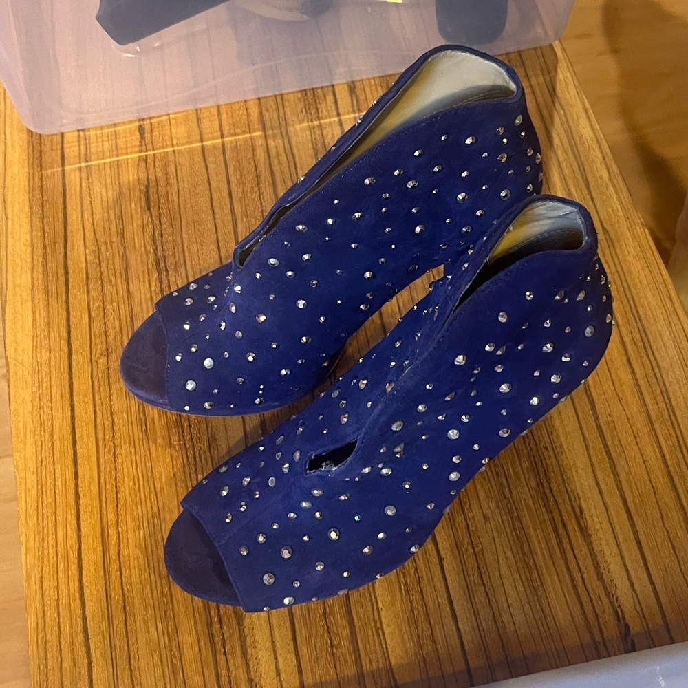International Concept Inc Blue Beeded Heels